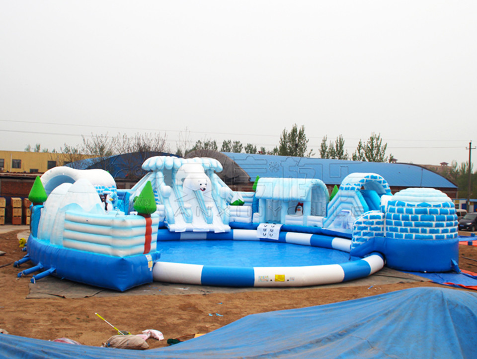 Outdoor commercial grade inflatable mobile water park