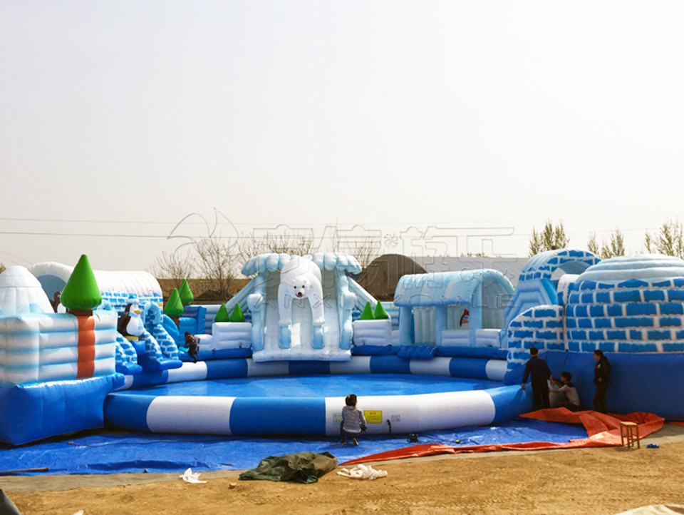 Outdoor commercial grade inflatable mobile water park