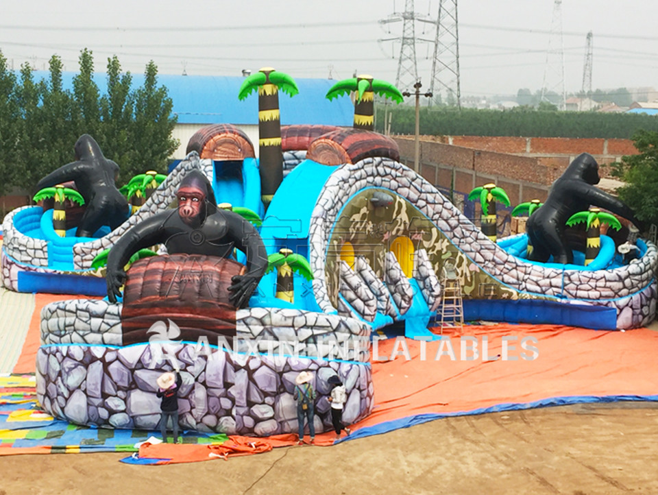 Outdoor commercial grade inflatable mobile water park