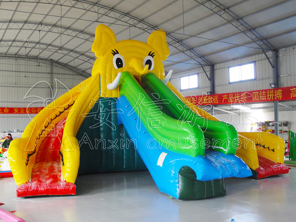 Outdoor commercial grade inflatable mobile water park