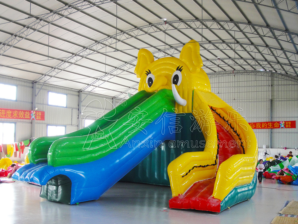 Outdoor commercial grade inflatable mobile water park