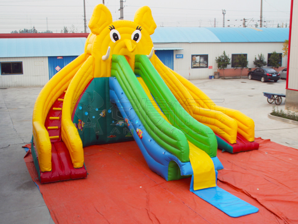 Outdoor commercial grade inflatable mobile water park