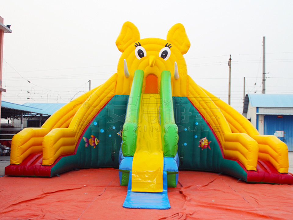 Outdoor commercial grade inflatable mobile water park