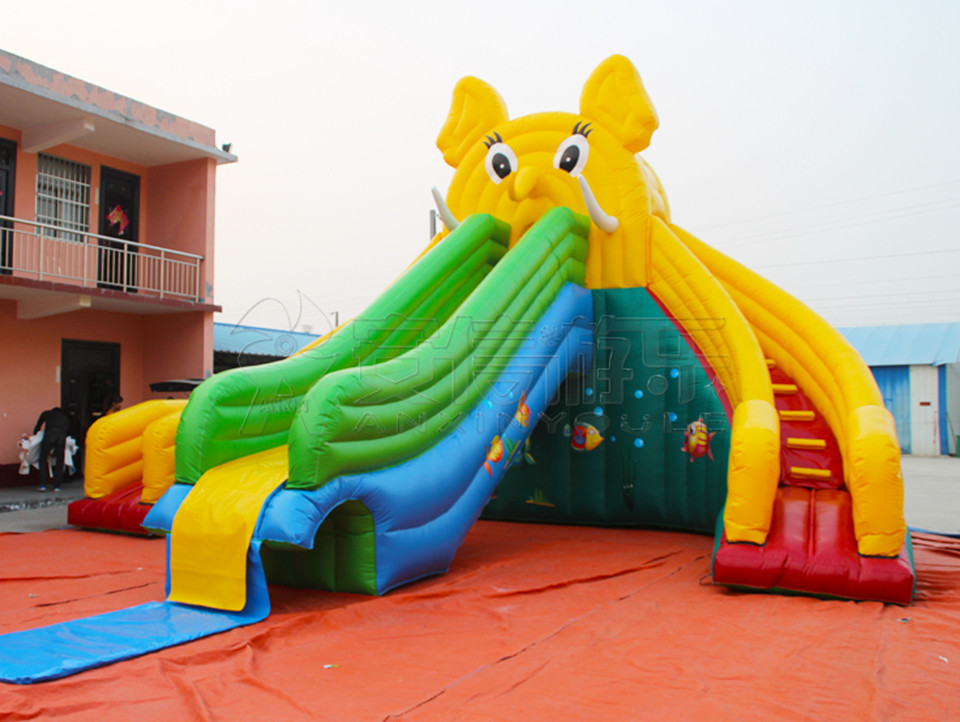 Outdoor commercial grade inflatable mobile water park