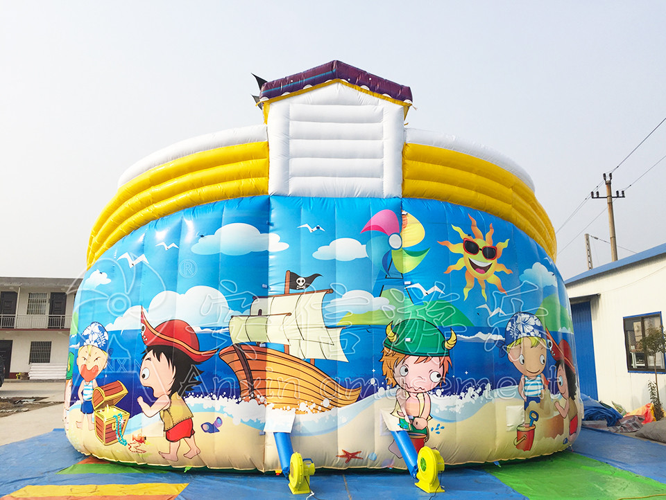 Outdoor commercial grade inflatable mobile water park