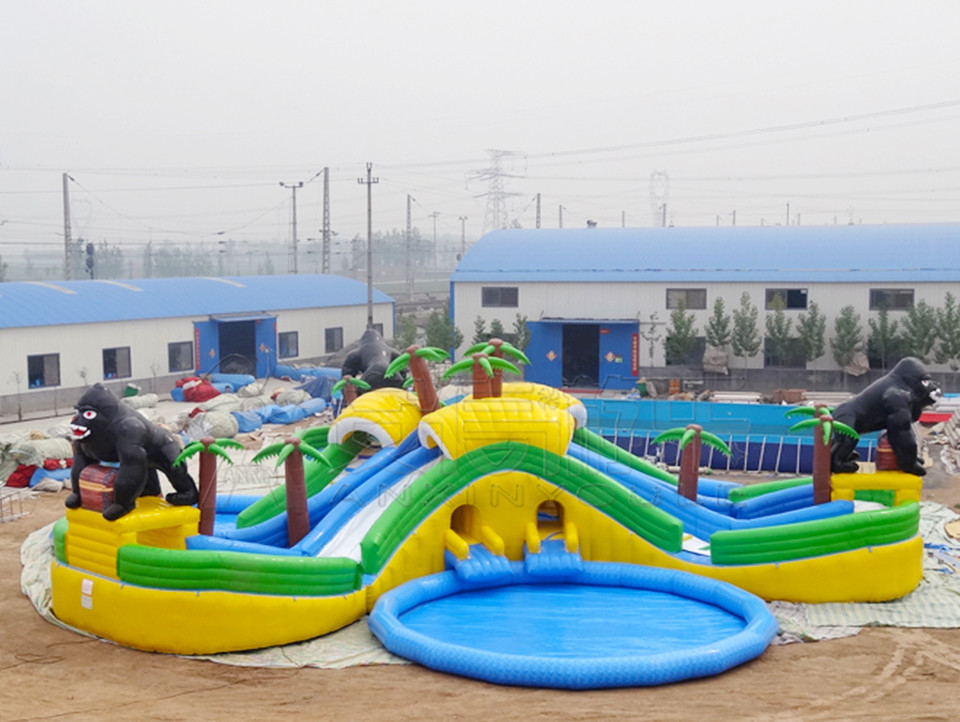 Outdoor commercial grade inflatable mobile water park