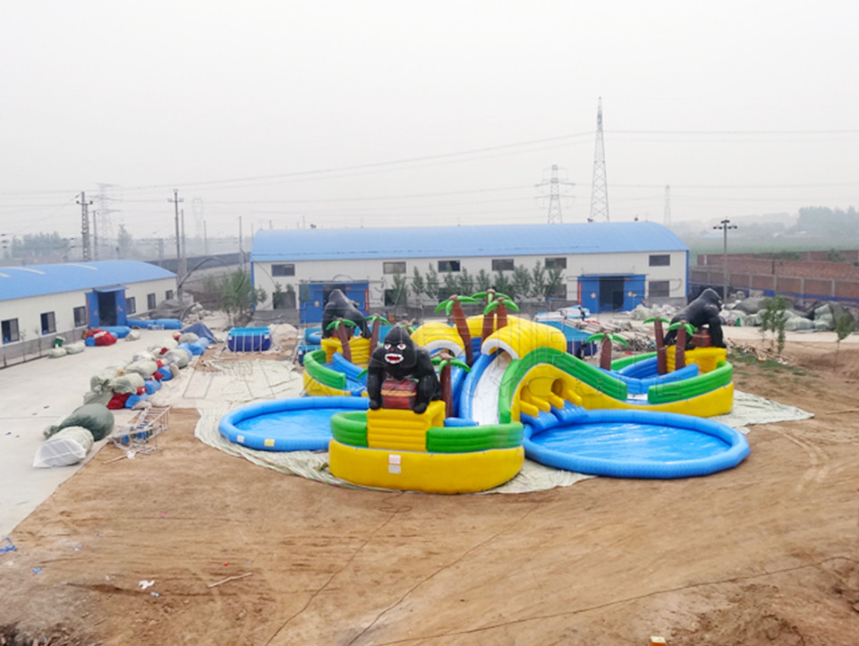 Outdoor commercial grade inflatable mobile water park