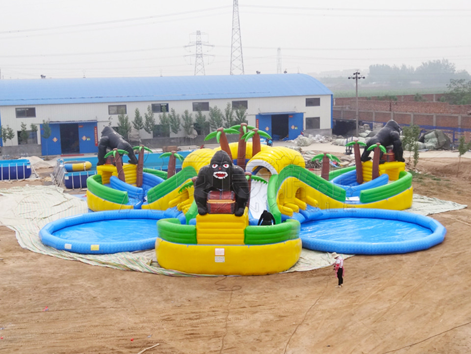 Outdoor commercial grade inflatable mobile water park