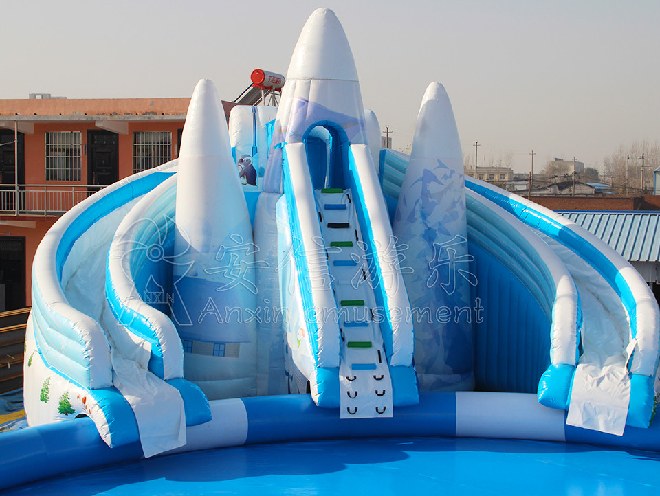 Outdoor commercial grade inflatable mobile water park