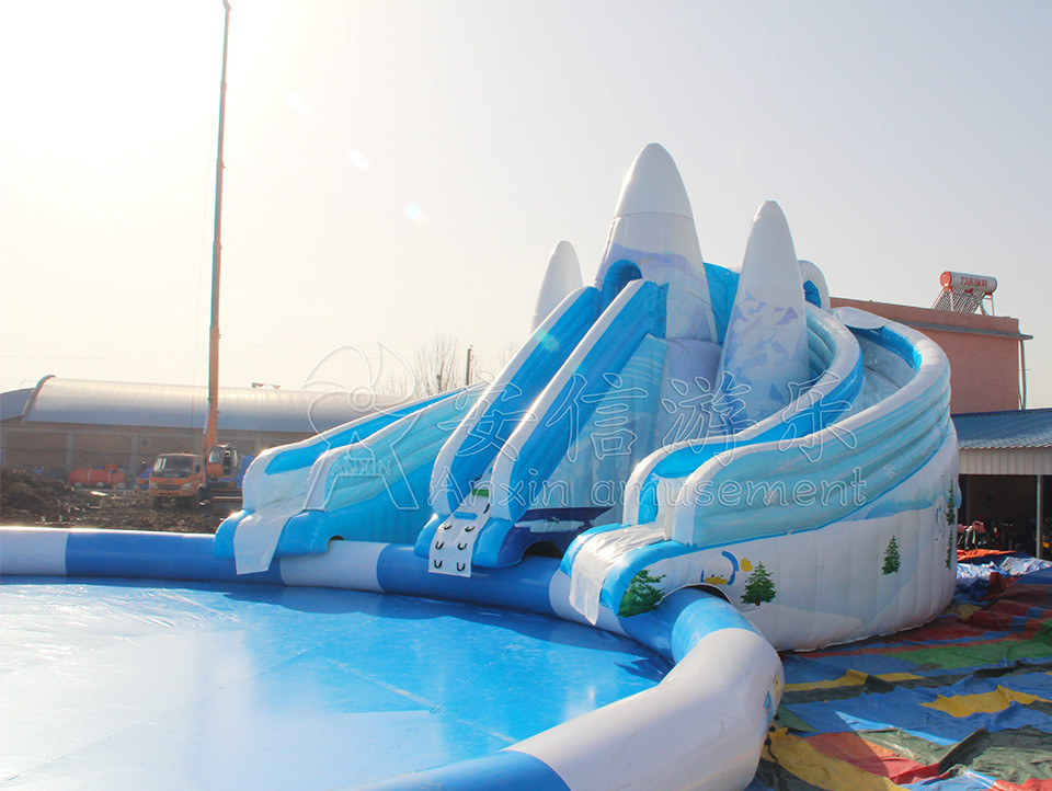 Outdoor commercial grade inflatable mobile water park