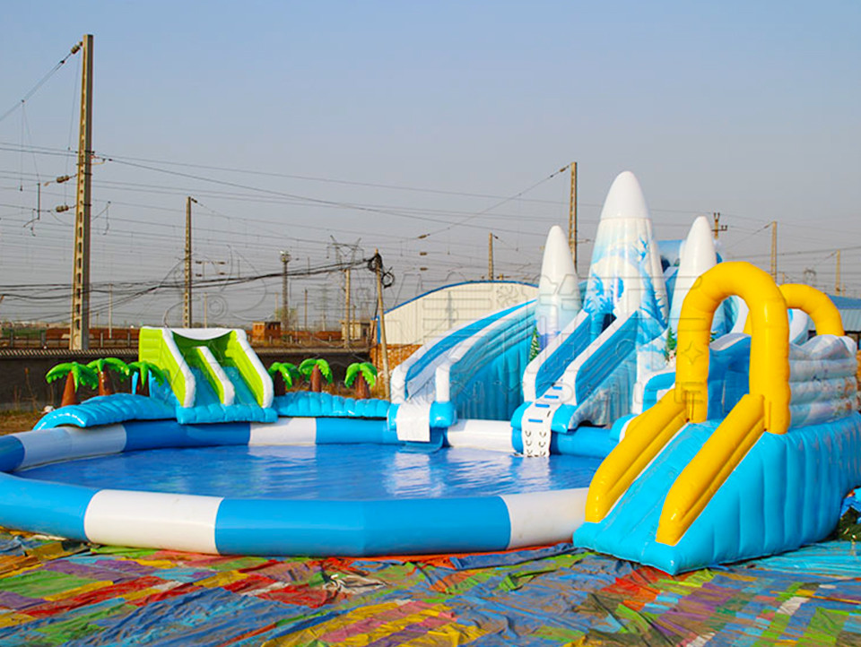 Outdoor commercial grade inflatable mobile water park