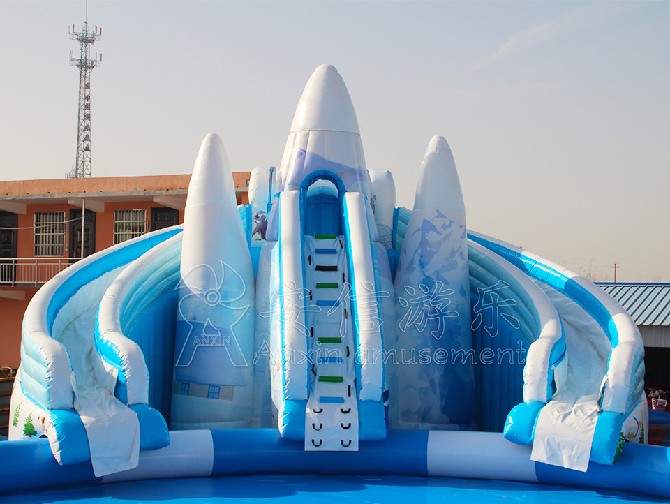 Outdoor commercial grade inflatable mobile water park