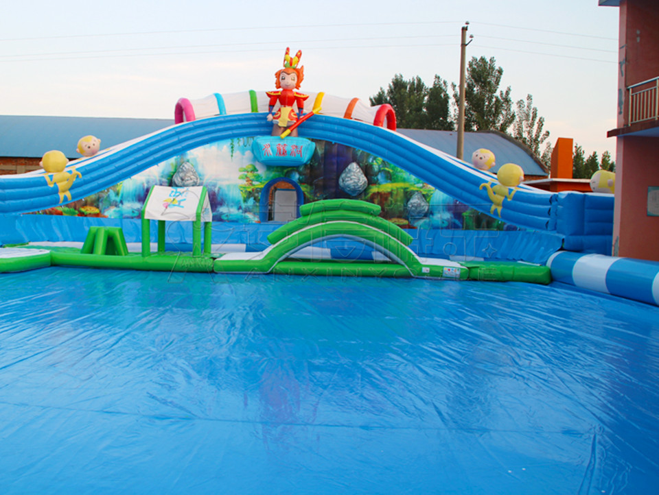 Outdoor commercial grade inflatable mobile water park