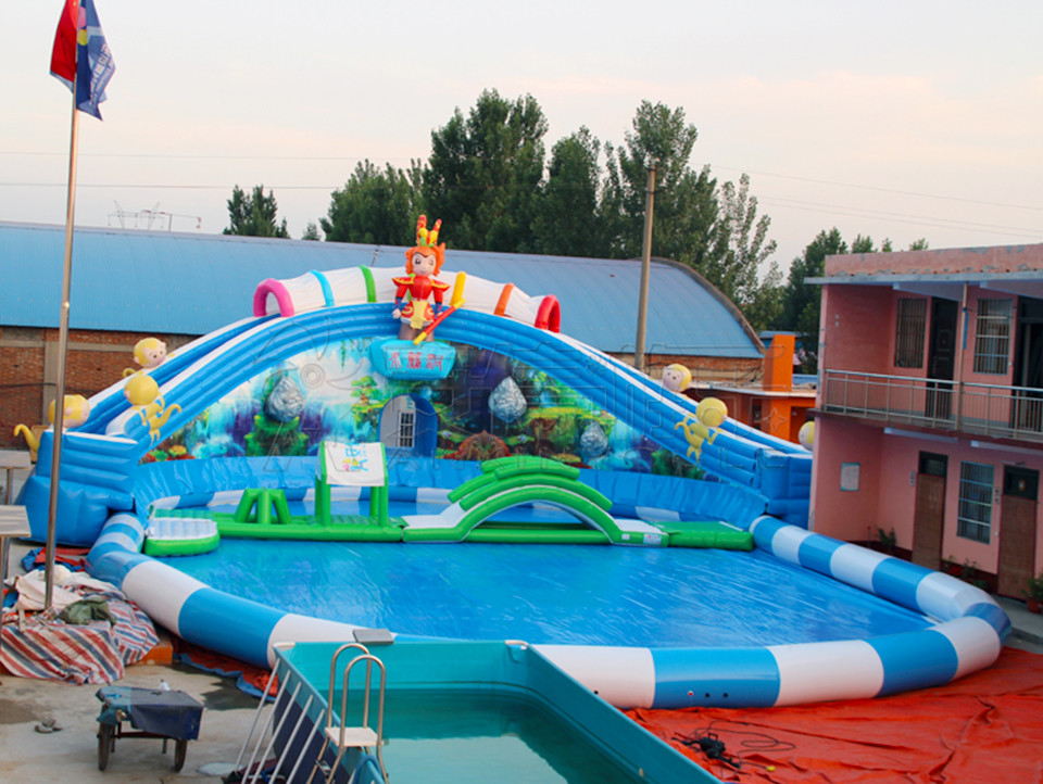 Outdoor commercial grade inflatable mobile water park