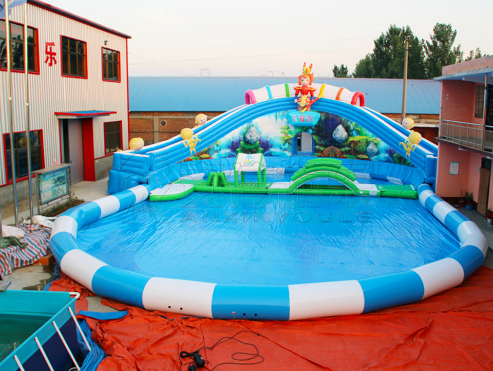 Outdoor commercial grade inflatable mobile water park