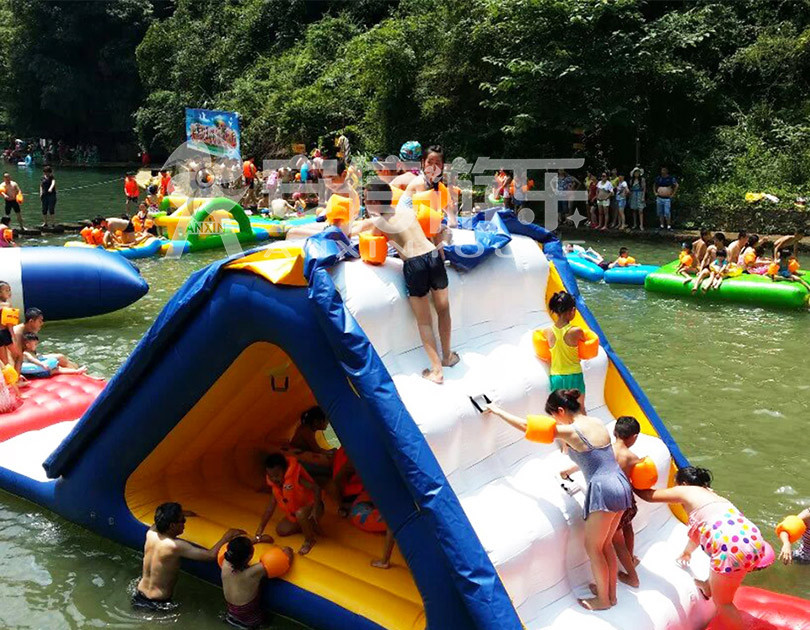 ANXIN project inflatable floating obstacle course in guizhou